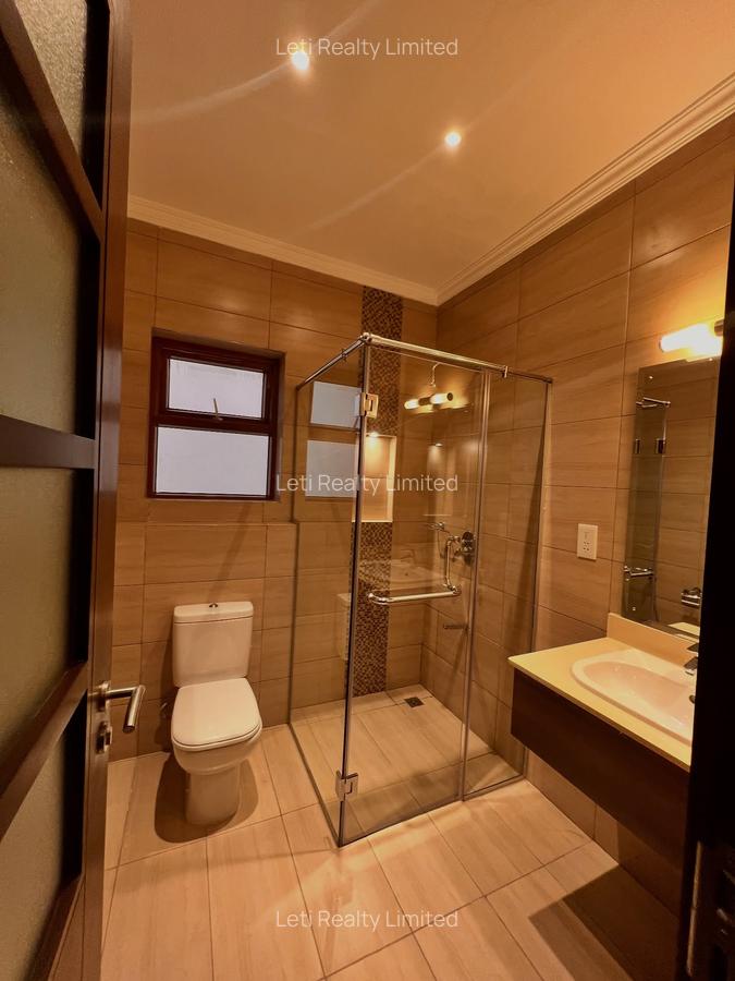 5 Bed Townhouse with En Suite in Lavington - 3