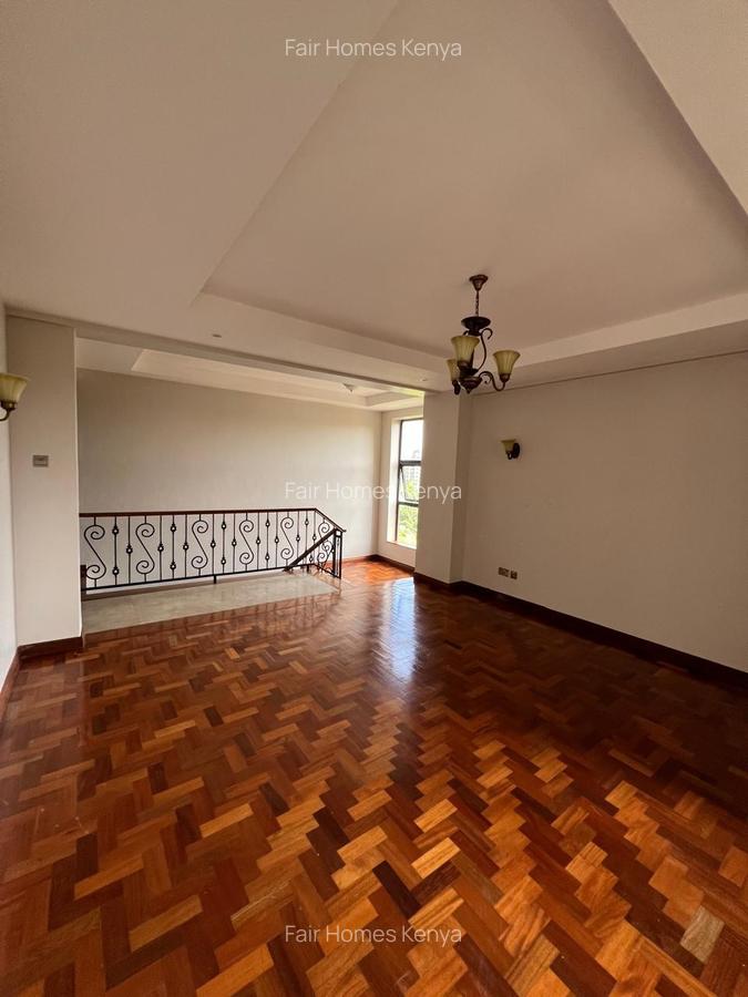 4 Bed Apartment with En Suite at Riverside Drive - 10