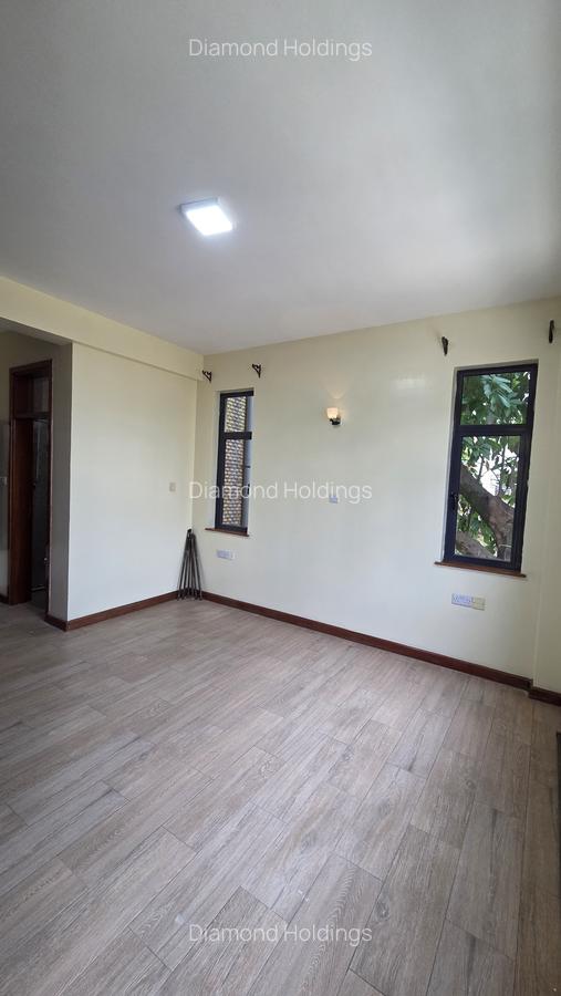 3 Bed Apartment with En Suite at Parklands - 2