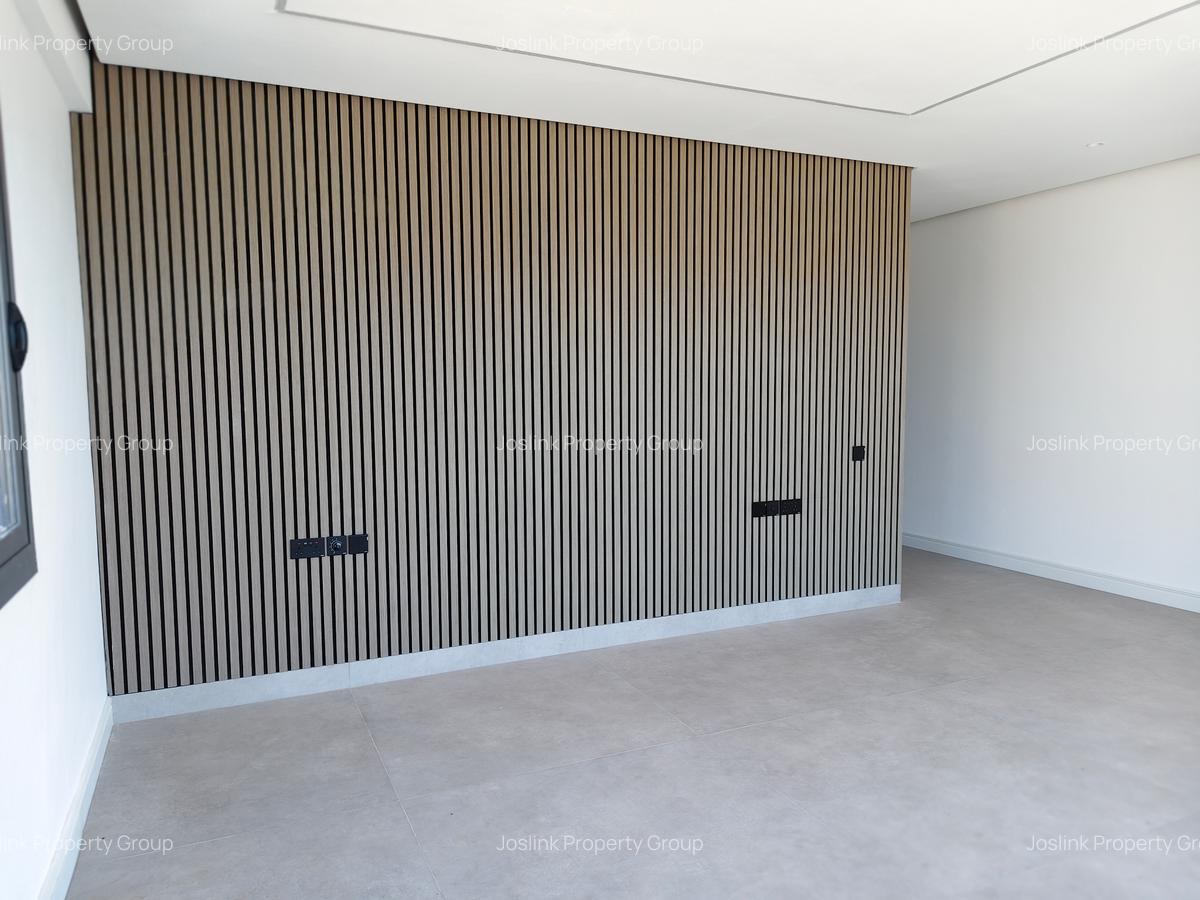 3 Bed Apartment with En Suite at Central - 10
