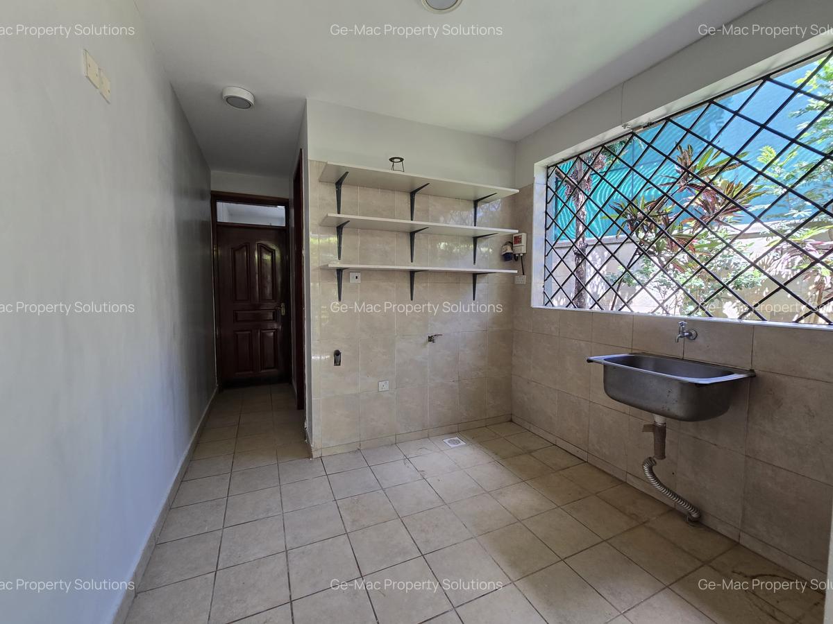 5 Bed House with En Suite in Lavington - 19