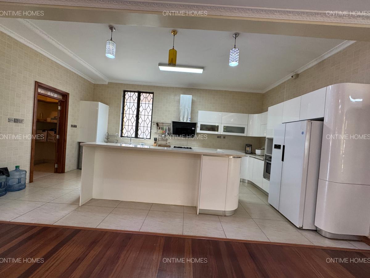 5 Bed House with En Suite at Runda - 10