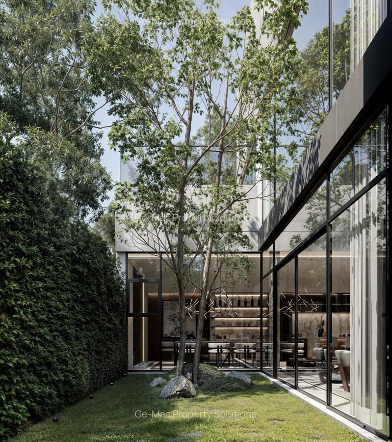 5 Bed House with En Suite in Lavington - 1