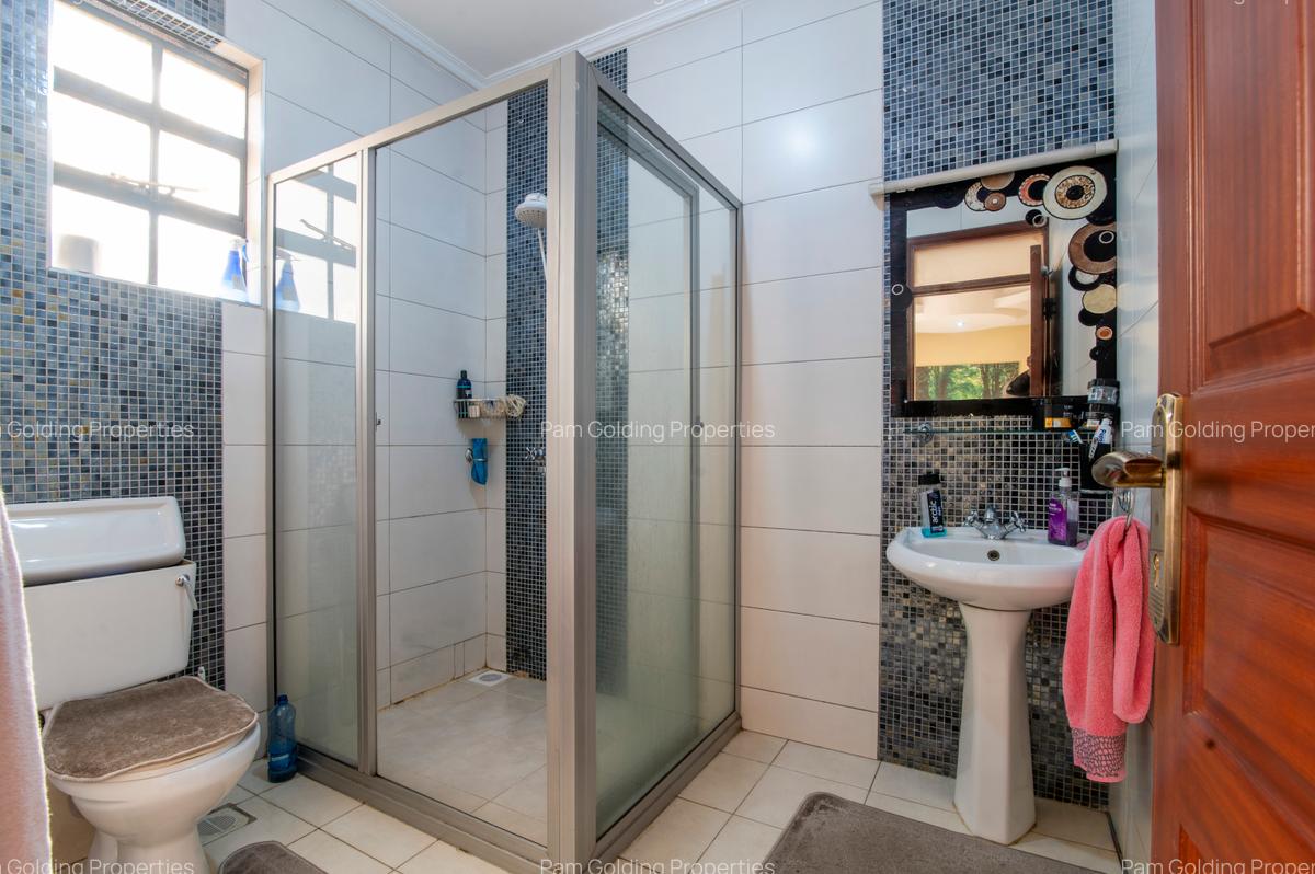 3 Bed Apartment with Swimming Pool at Brookside Gardens - 13