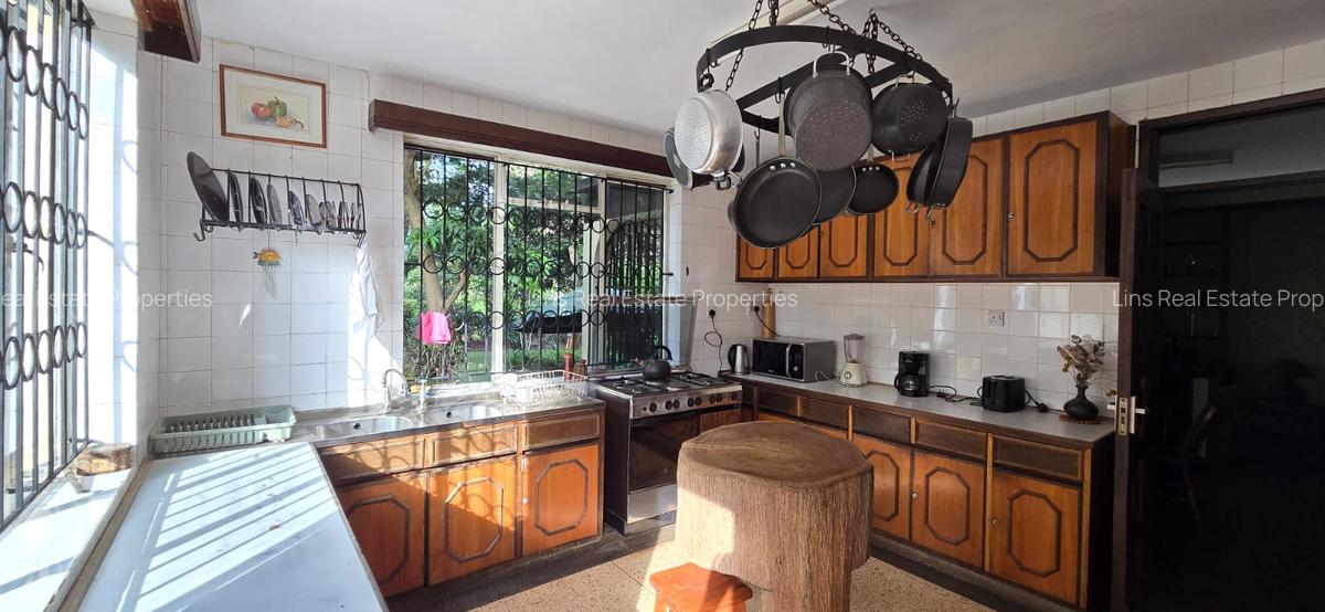 4 Bed House with En Suite in Nyari - 7