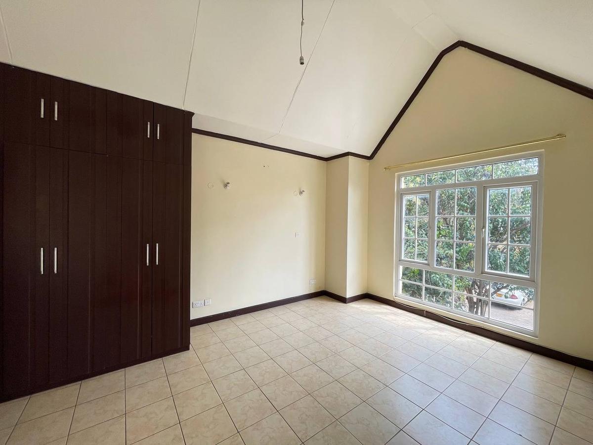 4 Bed Townhouse with En Suite in Langata - 11