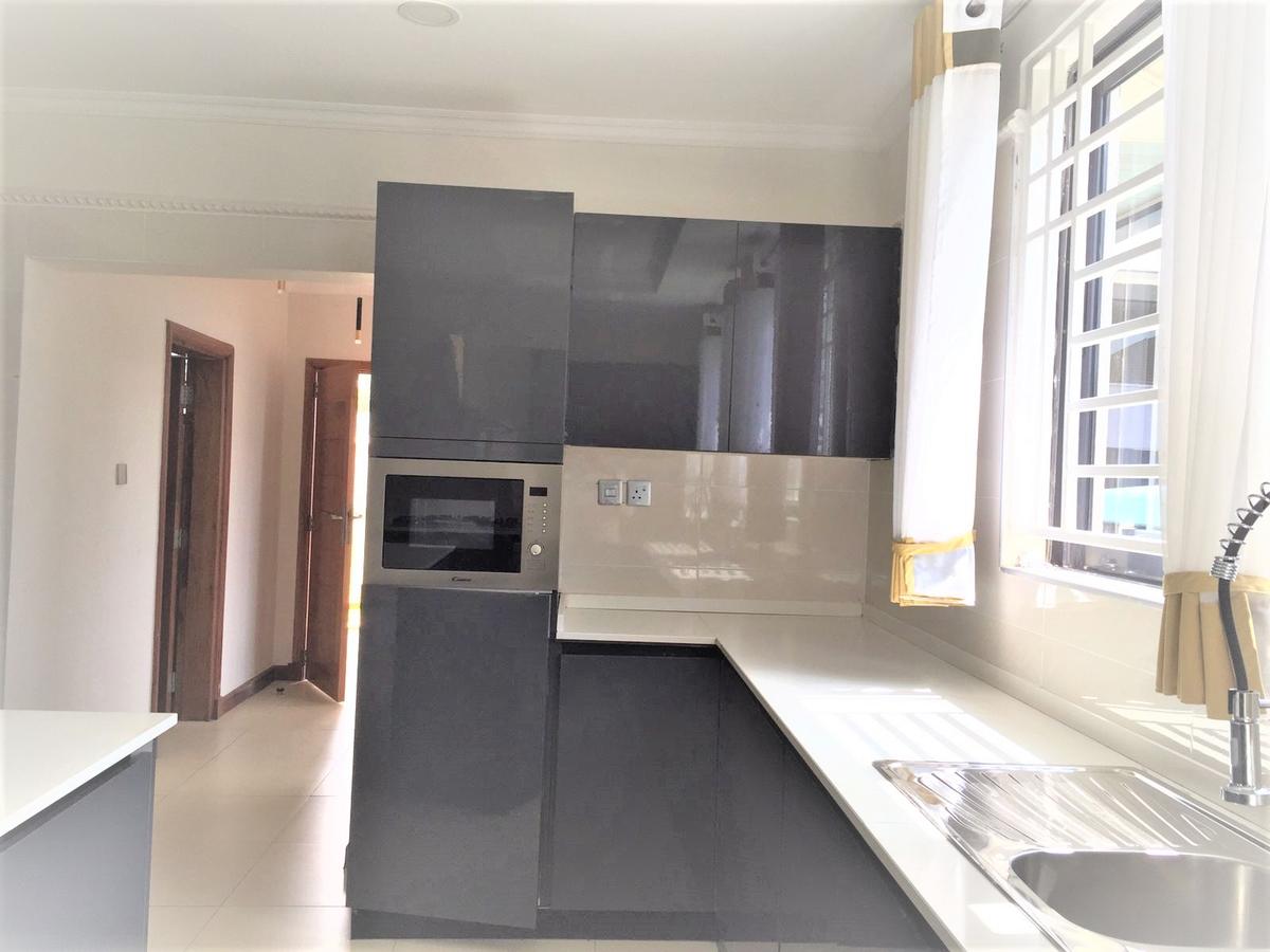 4 Bed Townhouse with En Suite at Runda - 18