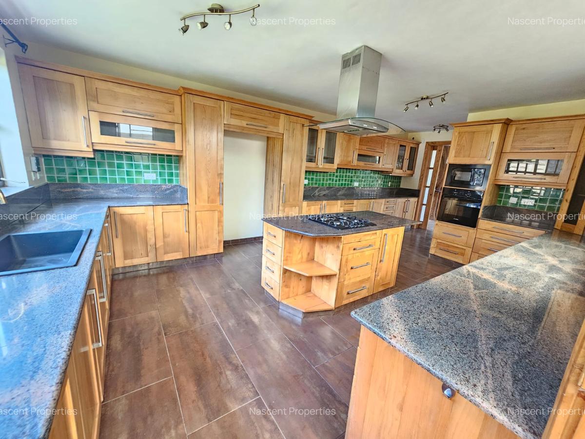 5 Bed House with En Suite in Nyari - 8