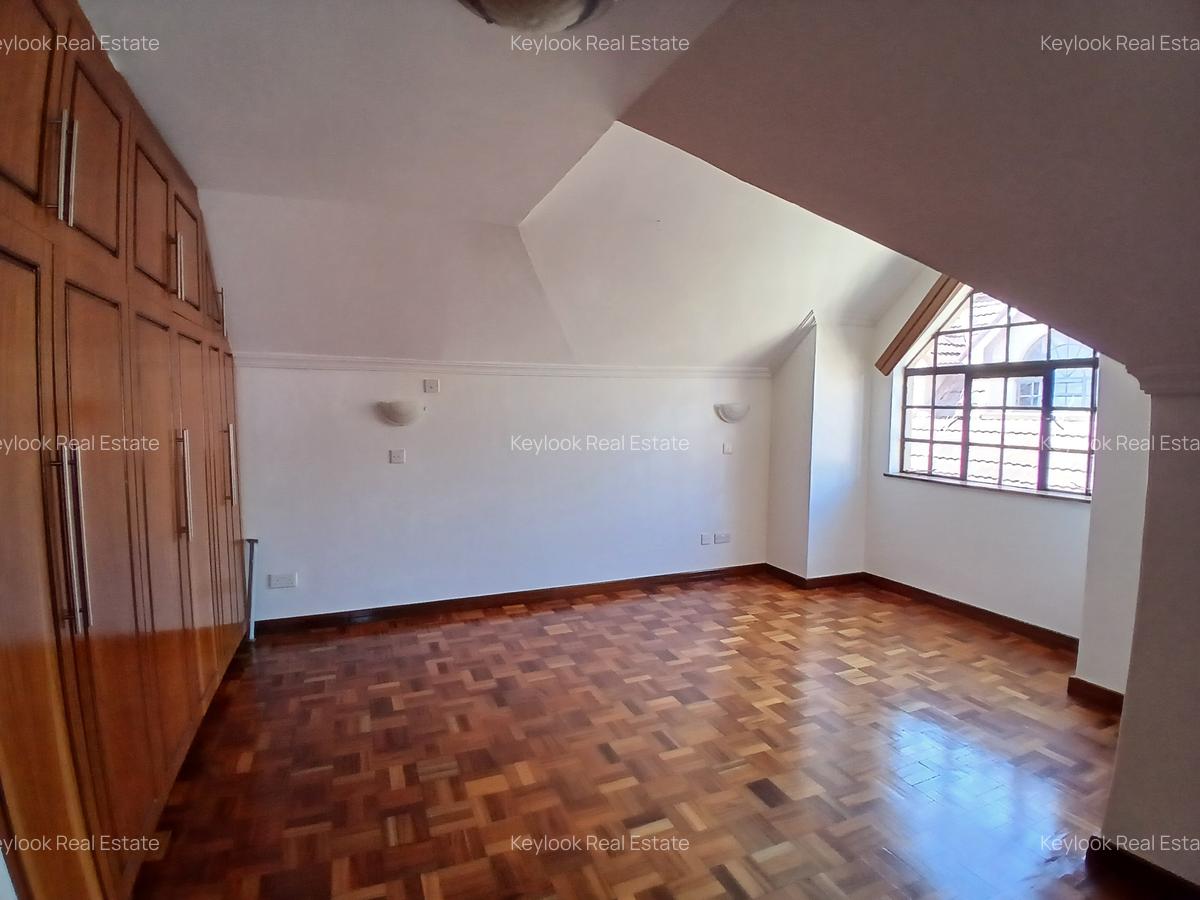 5 Bed Townhouse with En Suite at Lavington Green - 9