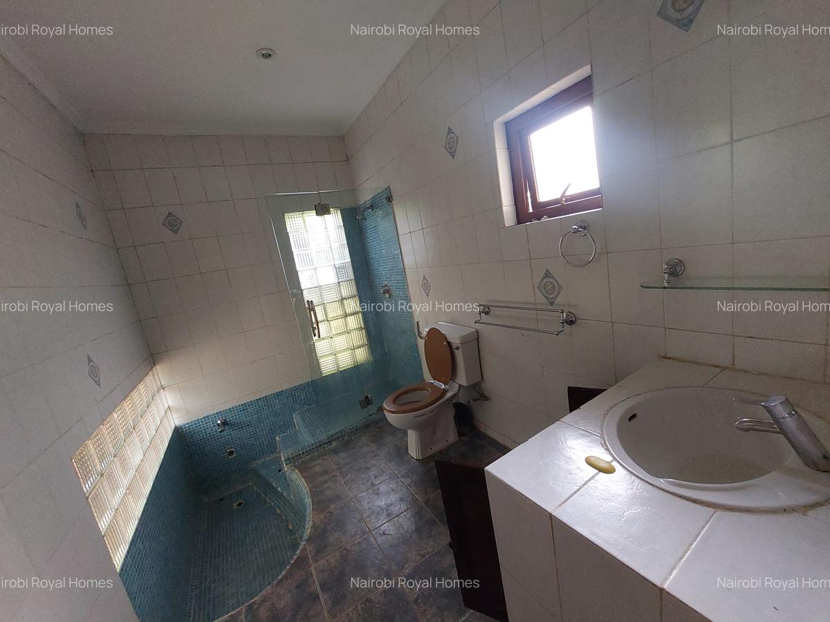 4 Bed House with En Suite at Lavington Green - 14