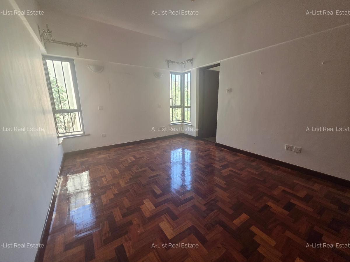 4 Bed Apartment with En Suite at Brookside Drive - 11