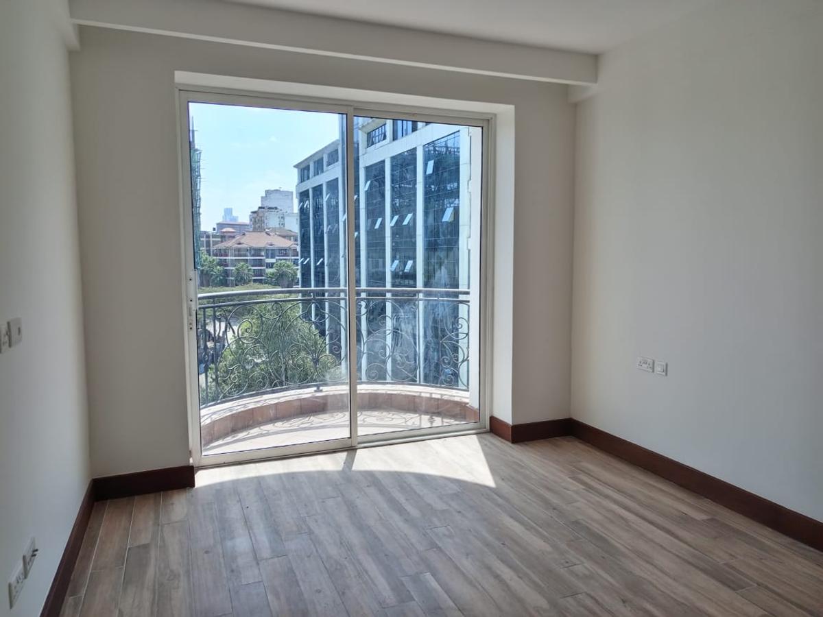 2 Bed Apartment with En Suite at City Park Drive - 6