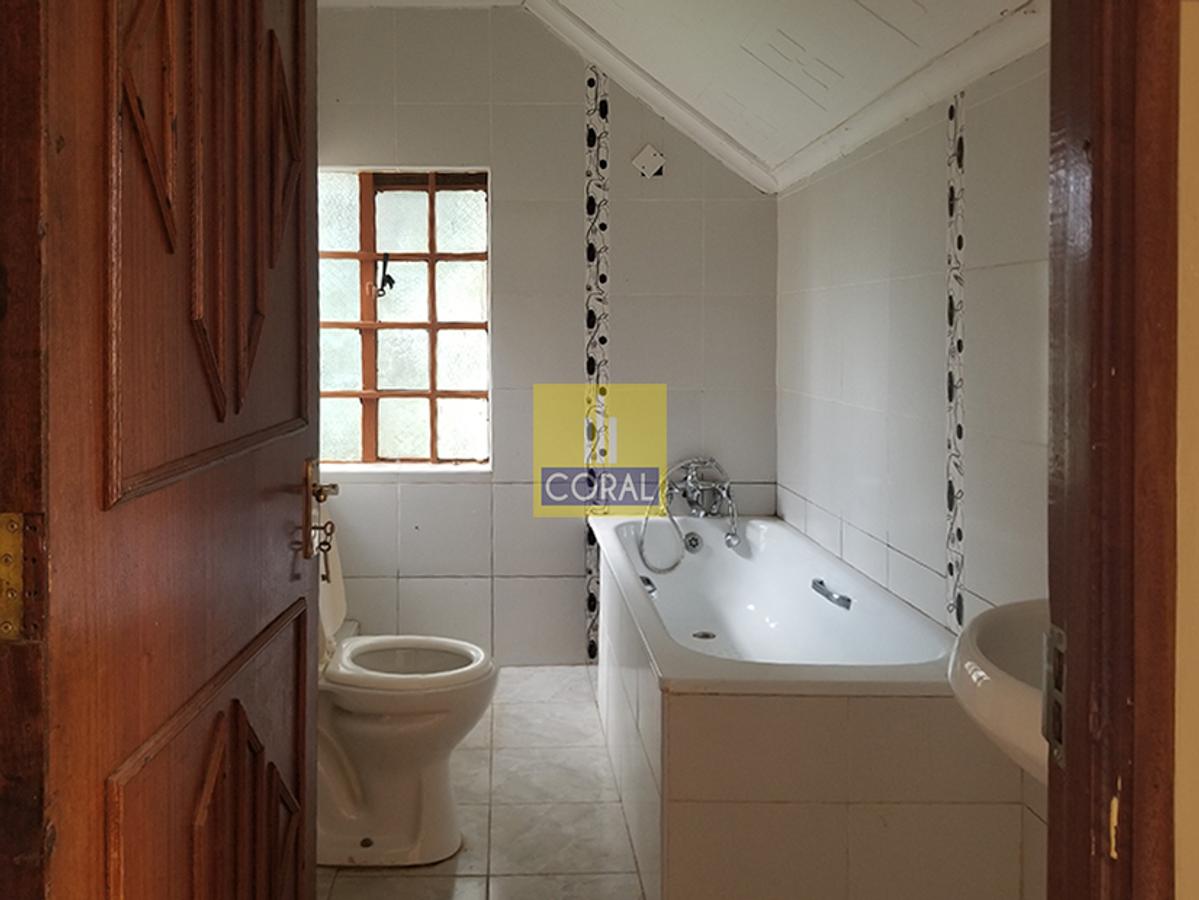 4 Bed House with Garden in Banana - 14