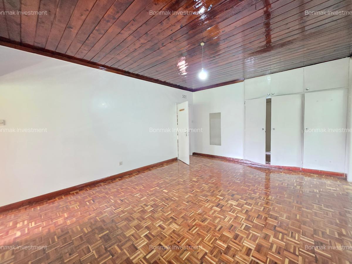4 Bed House with En Suite at Lavington Green. - 15
