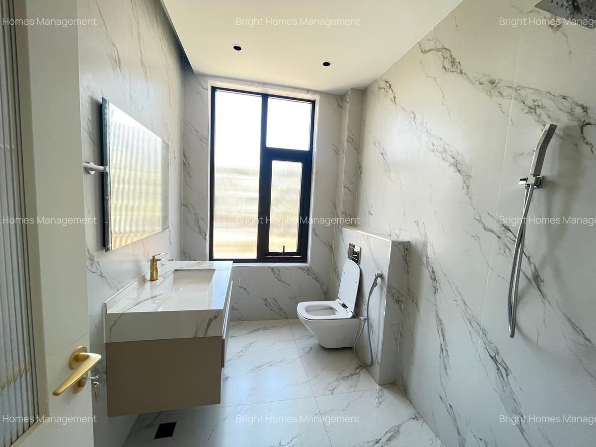 5 Bed Townhouse with En Suite in Lavington - 18