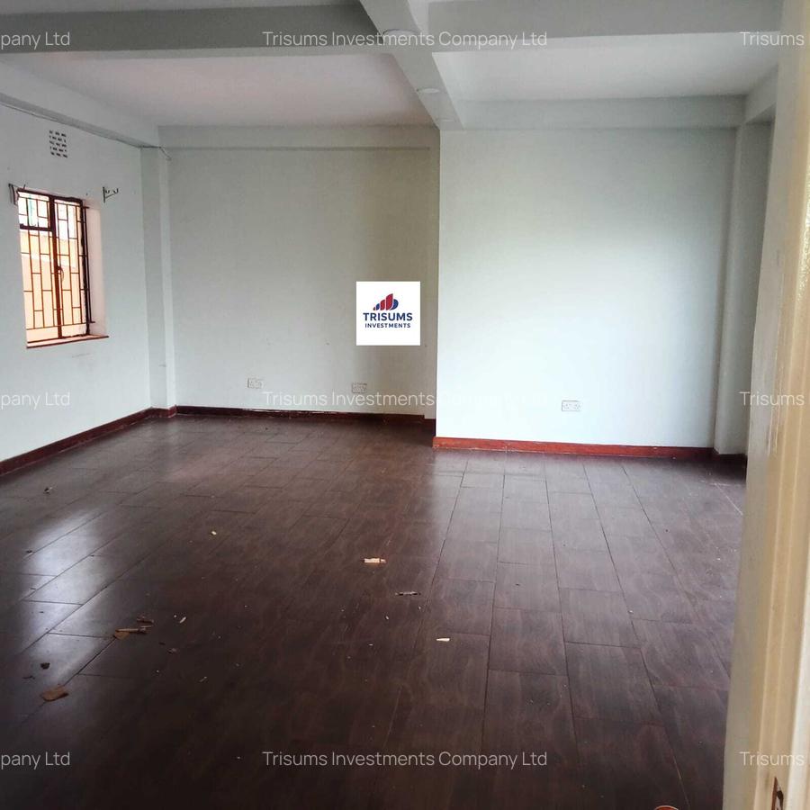 7 Bed House with En Suite in Kyuna - 2