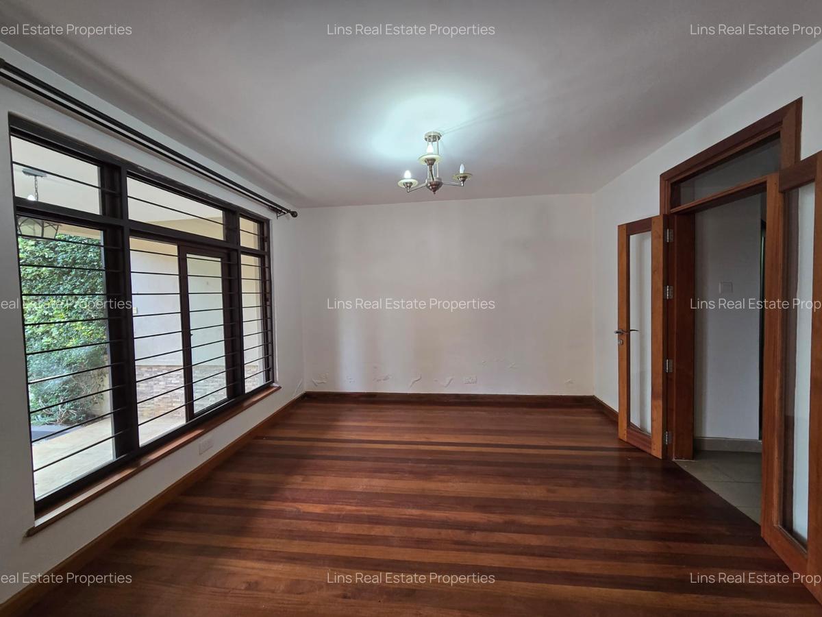 5 Bed Townhouse with En Suite in Lavington - 4