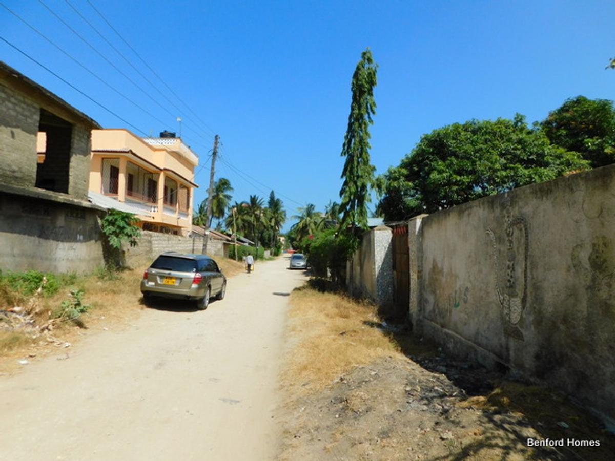 5,000 ft² Land in Mombasa CBD - 1