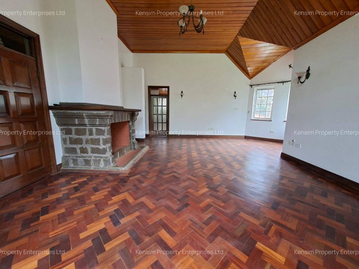 5 Bed House with En Suite in Runda - 12