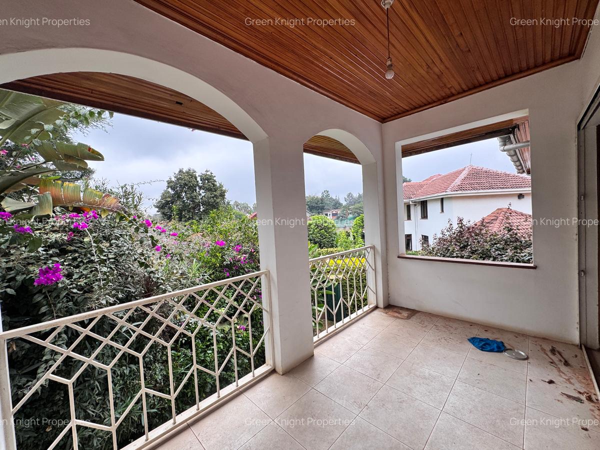 4 Bed House with En Suite in Lavington - 4