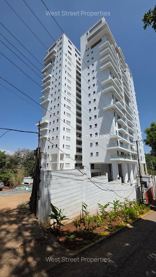 2 Bed Apartment with En Suite at Riverside Drive - 13