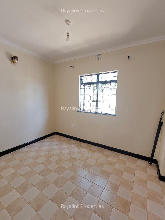 3 Bed Townhouse with En Suite at Kerarapon Road - 6