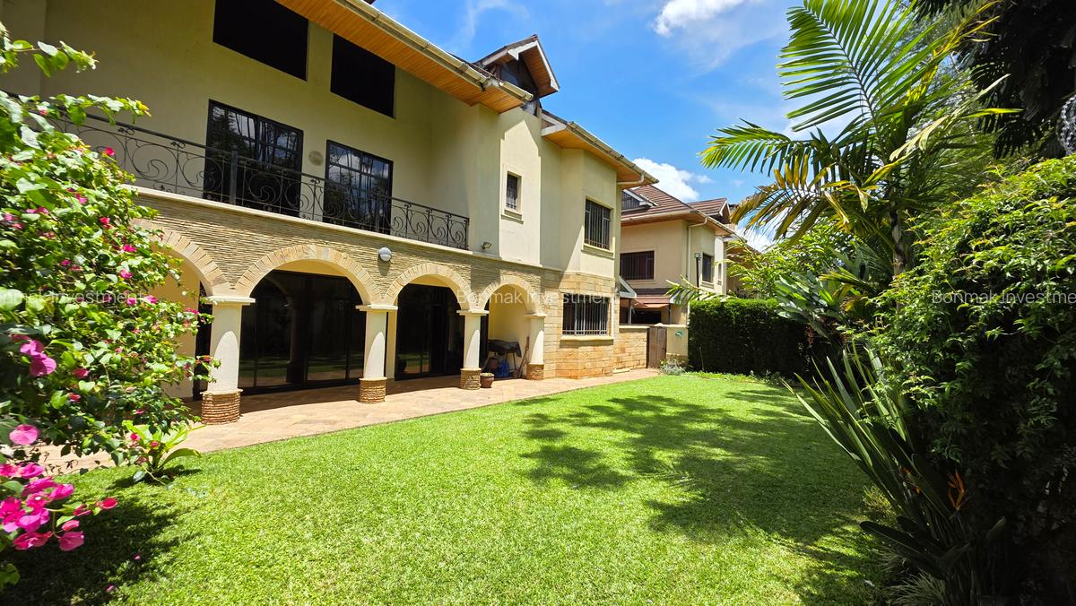 5 Bed Townhouse with En Suite at Lavington Green - 1