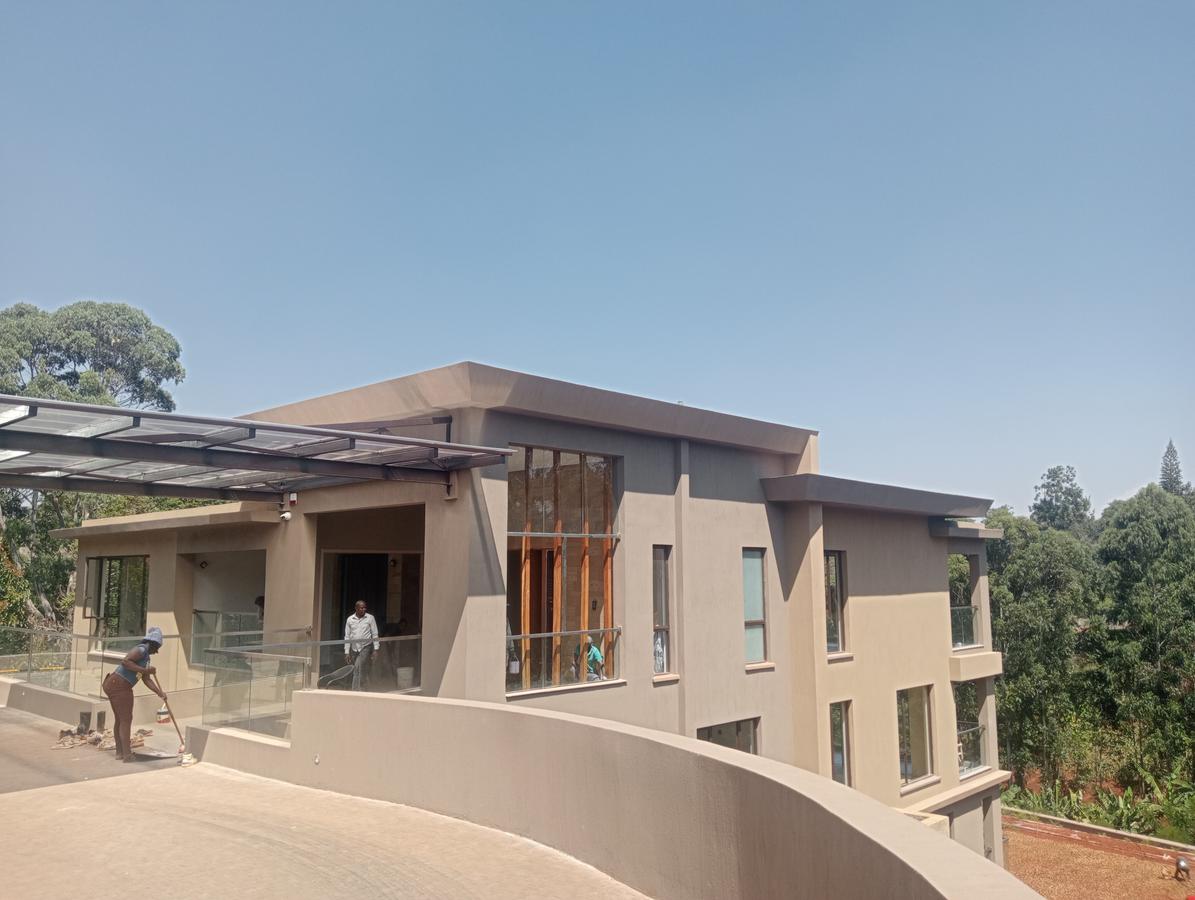 6 Bed House with En Suite at Nyari - 2