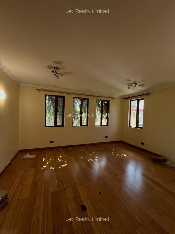 5 Bed Townhouse with En Suite in Lavington - 7