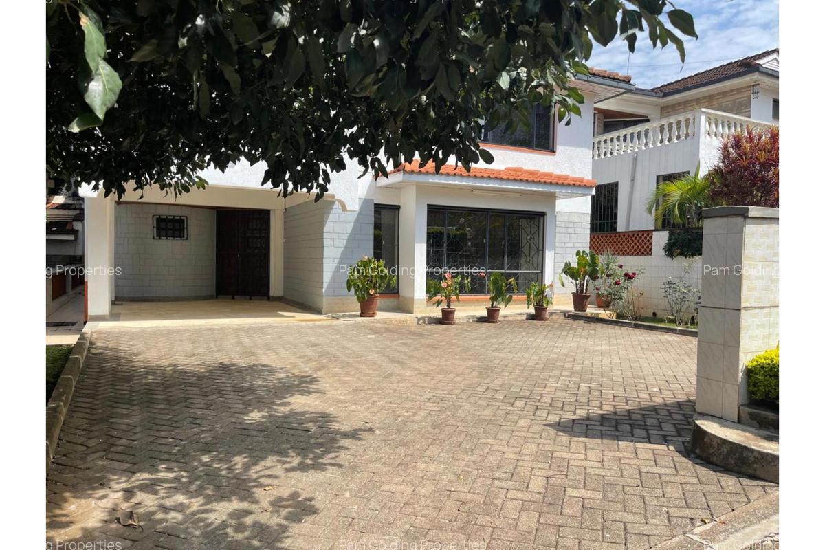 4 Bed Townhouse with En Suite in Spring Valley - 17