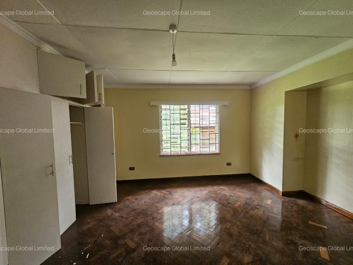 4 Bed House with En Suite in Rosslyn - 7