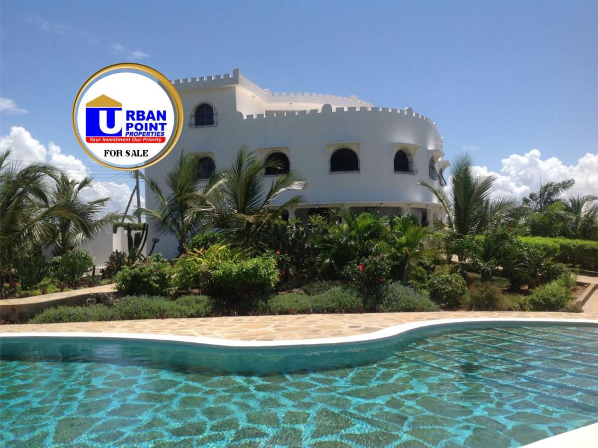 5 Bed House with En Suite in Watamu - 1