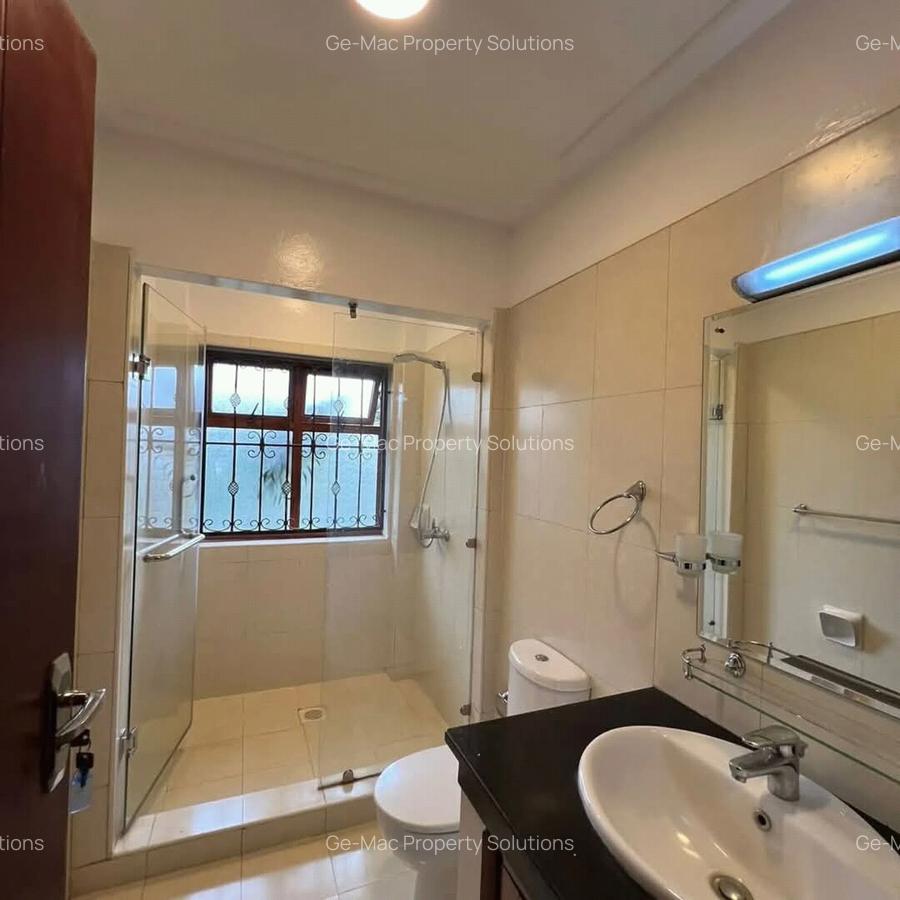 5 Bed House with En Suite in Runda - 7