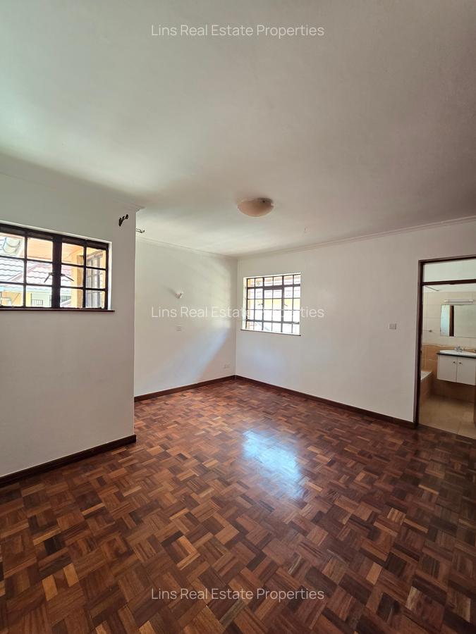 5 Bed Townhouse with En Suite in Lavington - 12