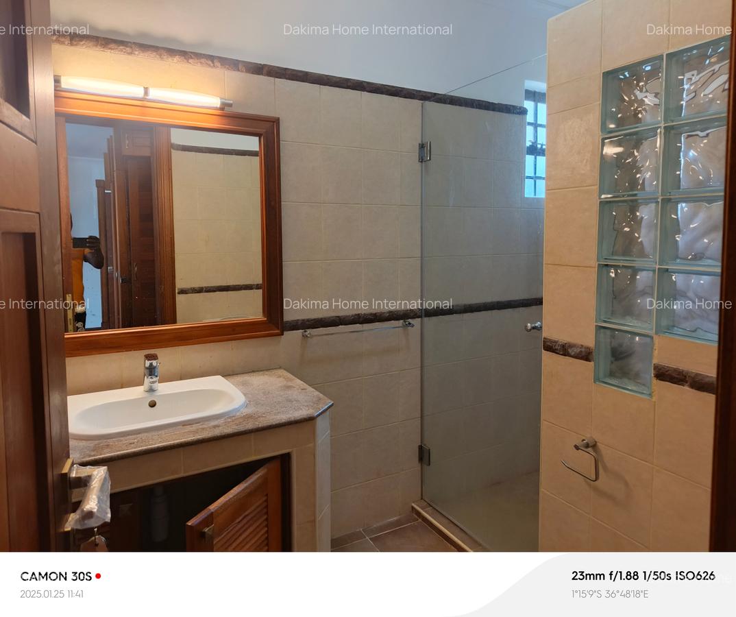 5 Bed Townhouse with En Suite in Spring Valley - 6