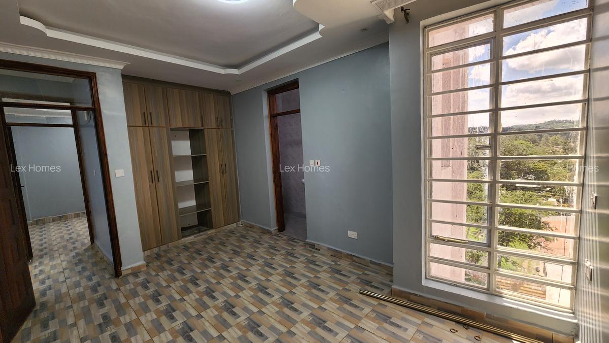 3 Bed House with En Suite at - 6