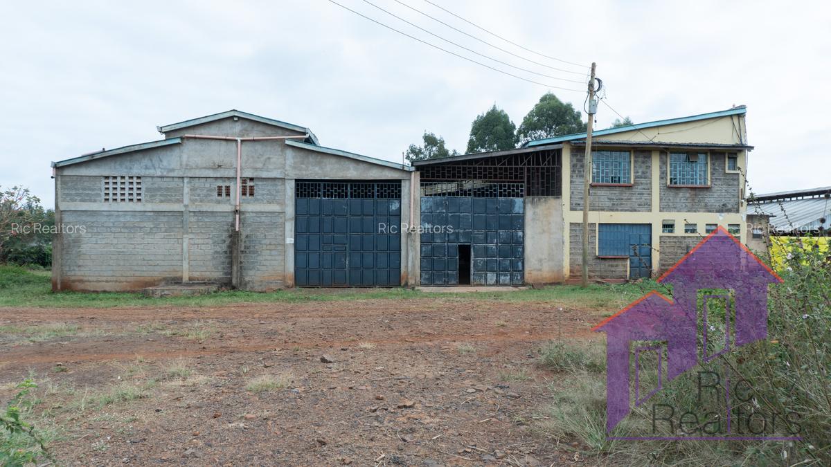 10,000 ft² Warehouse at Maragua Town - 1