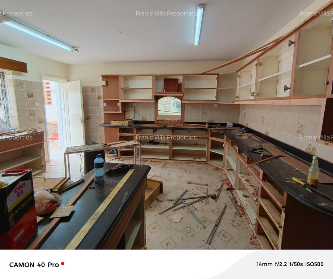 6 Bed House with En Suite at Nyari Central - 19