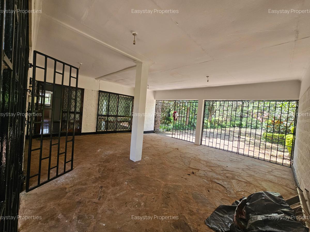 4 Bed House with En Suite in Rosslyn - 4