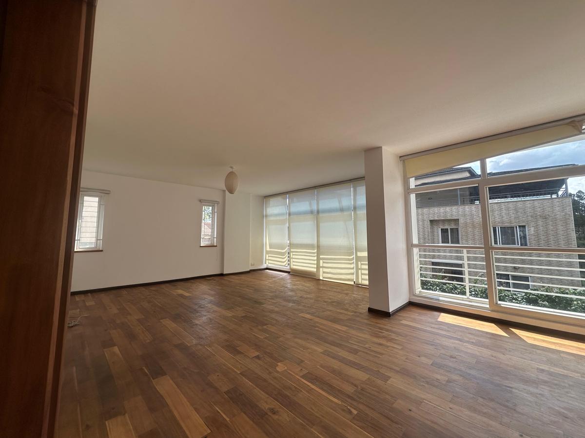 5 Bed Villa with En Suite at Lavington - 5