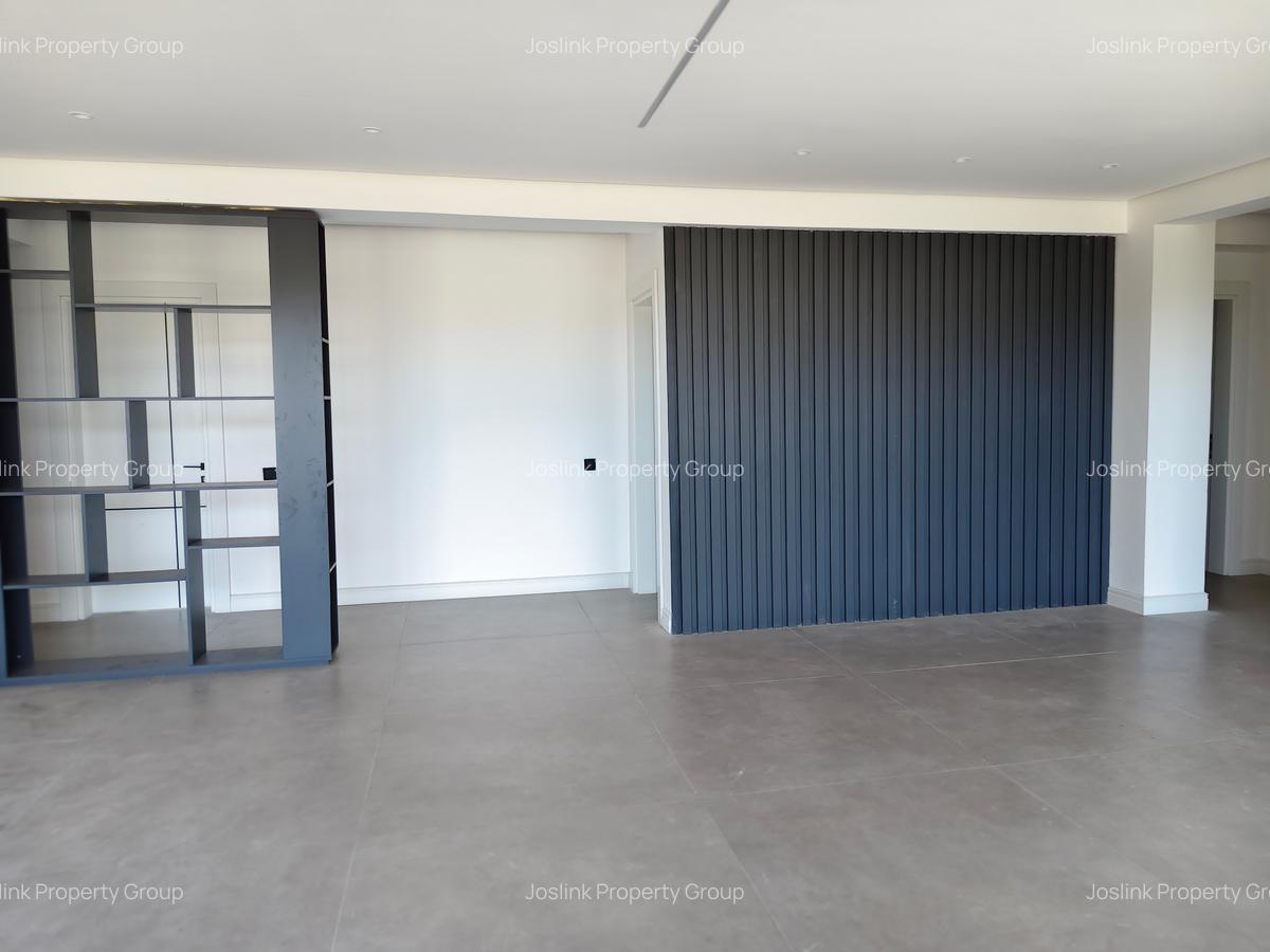 3 Bed Apartment with En Suite at Central - 20