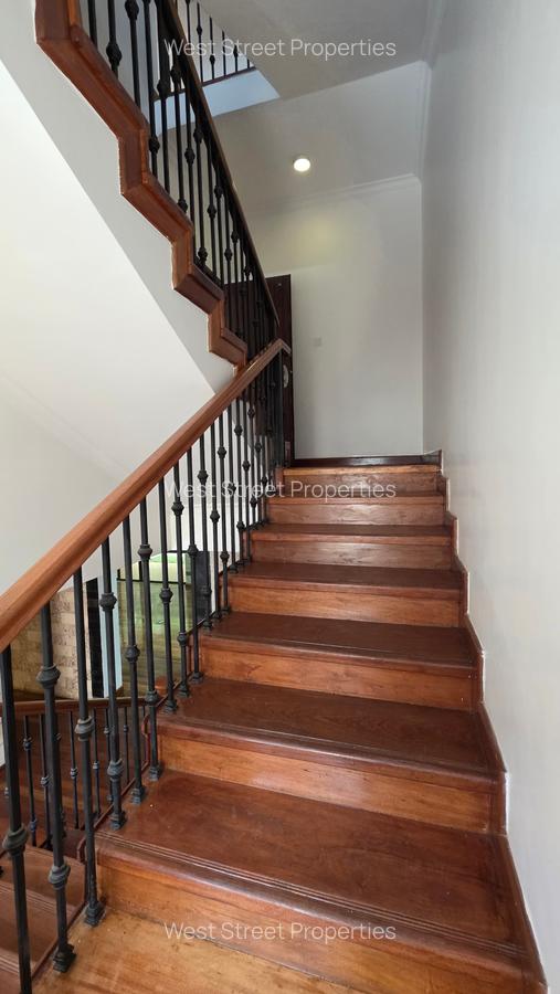 5 Bed Villa with En Suite at Lavington - 9