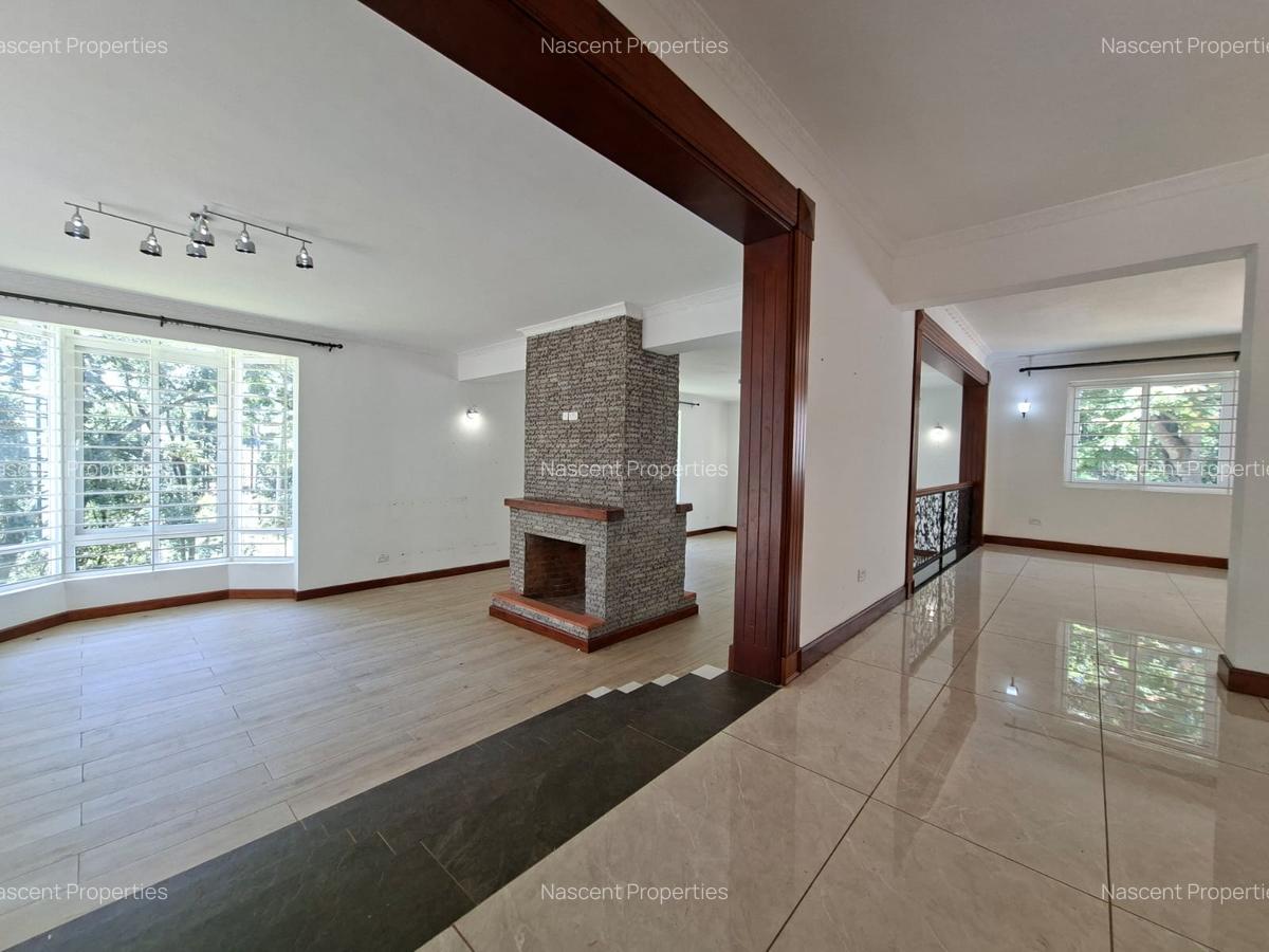 5 Bed House with En Suite in Rosslyn - 12