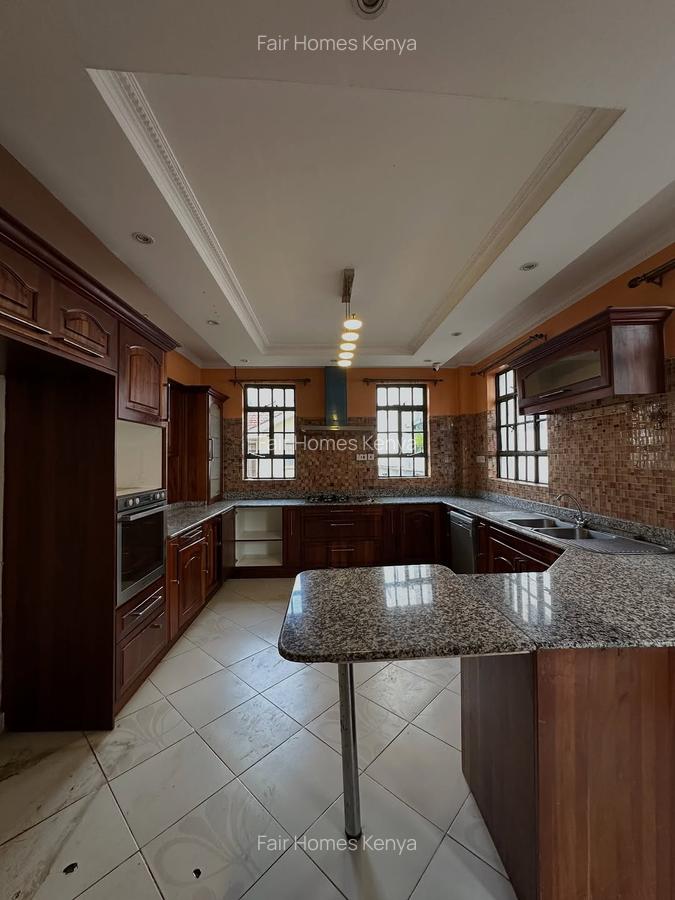 6 Bed Townhouse with En Suite at Othaya Road - 4