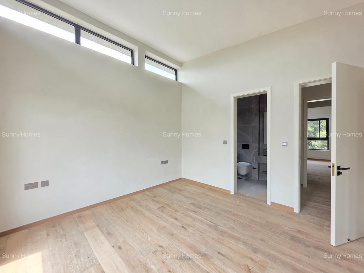 4 Bed Townhouse with En Suite at Evergreen - 11