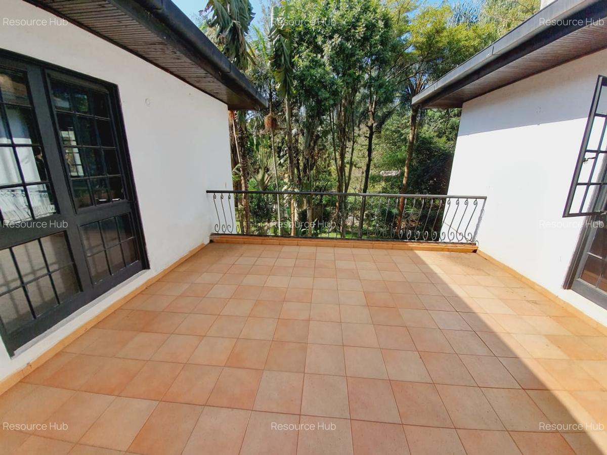 4 Bed Townhouse with En Suite at Riverside - 10