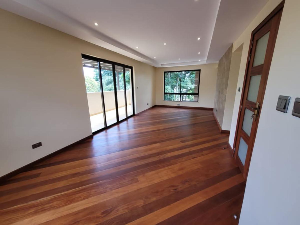 5 Bed Townhouse with En Suite at Lavington - 11