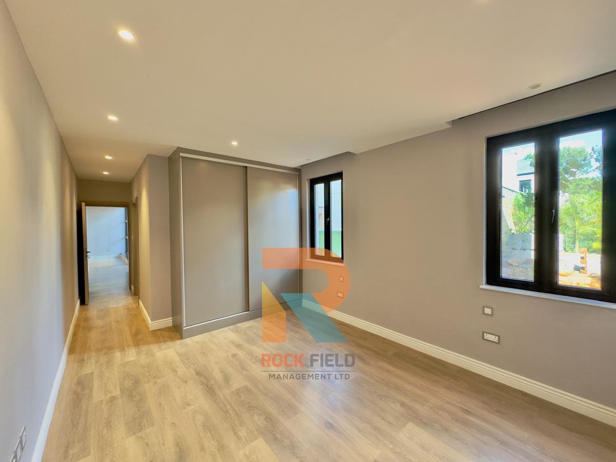 3 Bed Apartment with En Suite in Runda - 19
