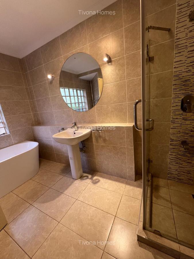 5 Bed House in Lavington - 18