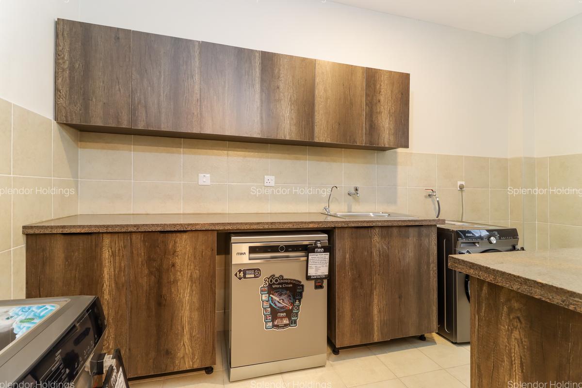 3 Bed Apartment with En Suite in Riverside - 6